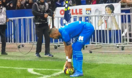 赫内斯：巴萨的债务超过13亿欧元，但在西甲却相安无事（赫内斯：巴萨债务逾13亿欧元，西甲仍未见波澜）