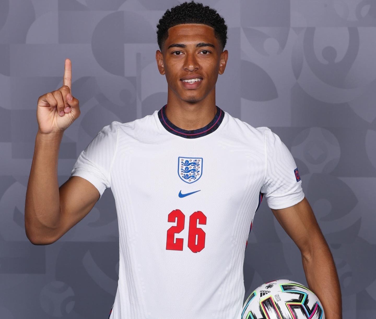 意大利U17国脚坎帕涅洛：我以C罗为榜样，欣赏他的决心和斗志（意大利U17新星坎帕涅洛：以C罗为楷模，最佩服他的决心与斗志）