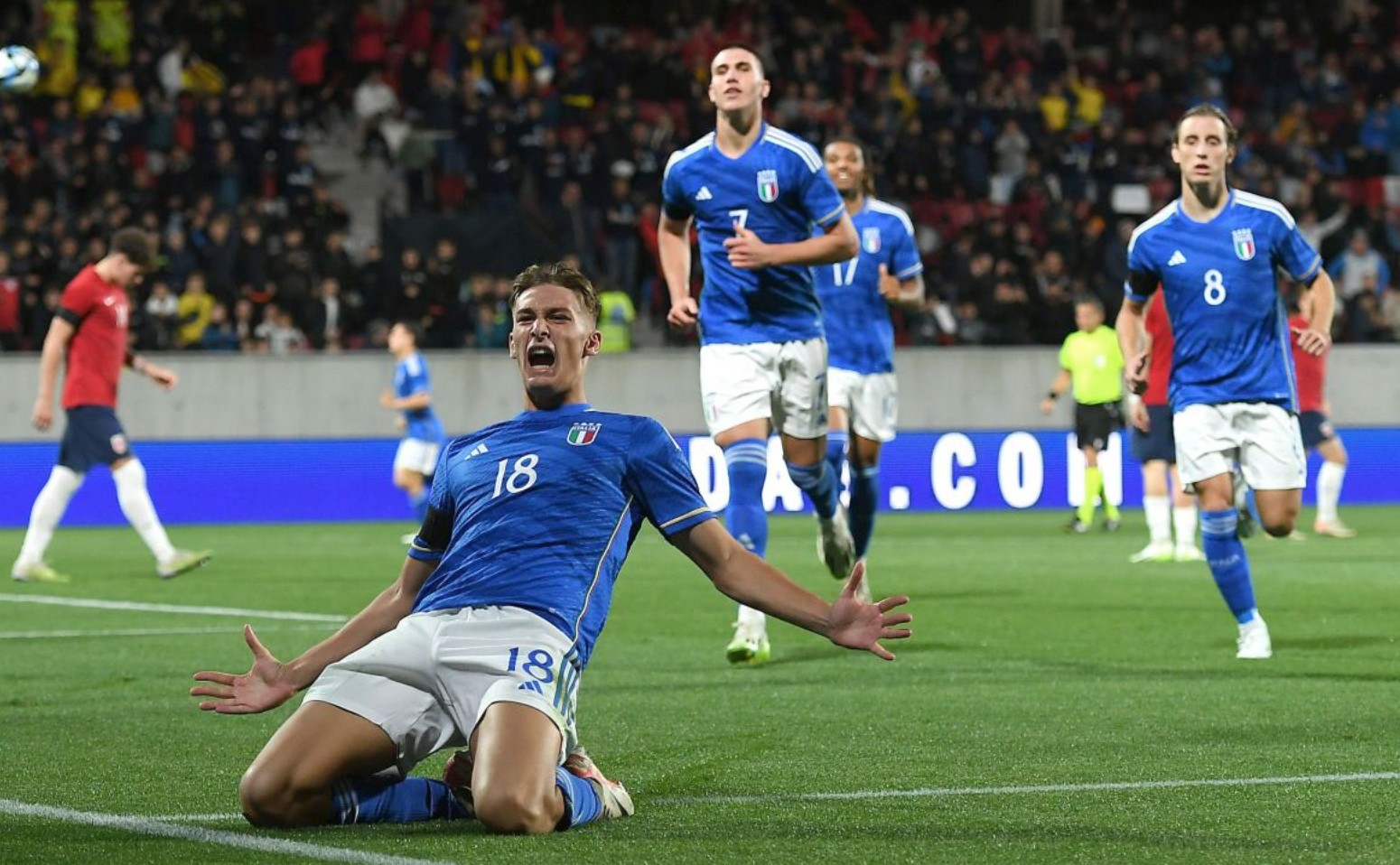 被国米拉开3分差距，罗马对阵卡利亚里6场不败被终结（国米将优势扩大至3分，罗马对卡利亚里六场不败遭终结）