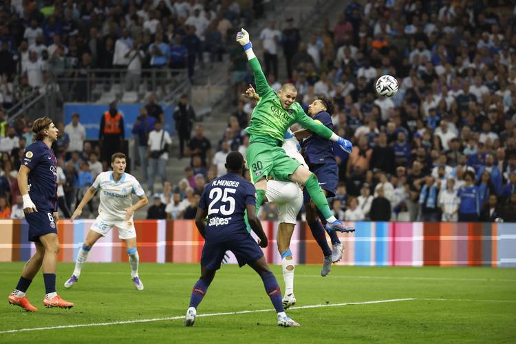 又一个落选秀奇兵！他1招堪比主帅基德 与状元秀撑起独行侠未来（独行侠再迎落选秀黑马：绝技媲美主帅基德，携手状元托起球队未来）