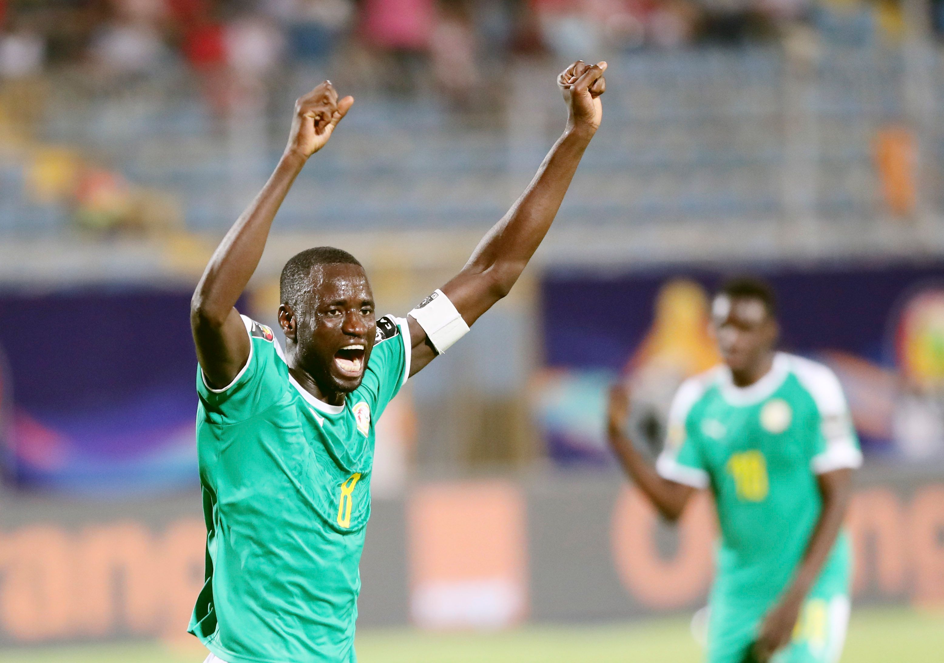 德媒：施洛特贝克可能在踢曼城时复出；迪朗维尔随一线队训练（德媒称施洛特贝克有望战曼城复出，迪朗维尔已随一线队合练）