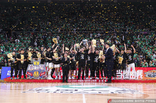 奥格斯堡vs汉堡：凯文-施洛特贝克、法比安-里德首发，法比奥-维埃拉、洛孔加出战（奥格斯堡对汉堡：凯文-施洛特贝克、法比安-里德先发，法比奥-维埃拉与洛孔加出场）