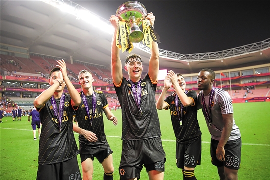 图卢兹加纳国脚阿布-弗朗西斯友谊赛重伤，法甲官方送上祝福（友谊赛重伤！图卢兹加纳国脚阿布-弗朗西斯获法甲官方慰问）