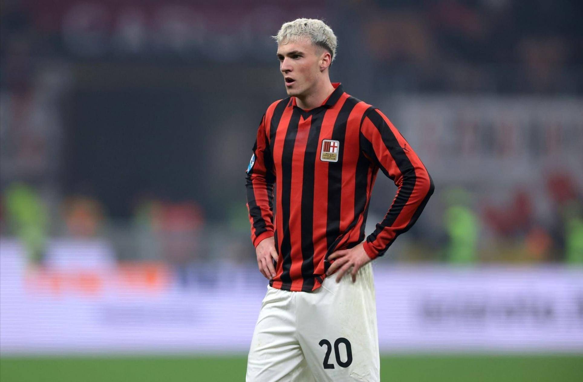 喀麦隆体育部长与足协主席埃托奥决裂，前者指责后者操纵选举（喀麦隆体育部长与足协主席埃托奥反目，部长指控其操纵选举）