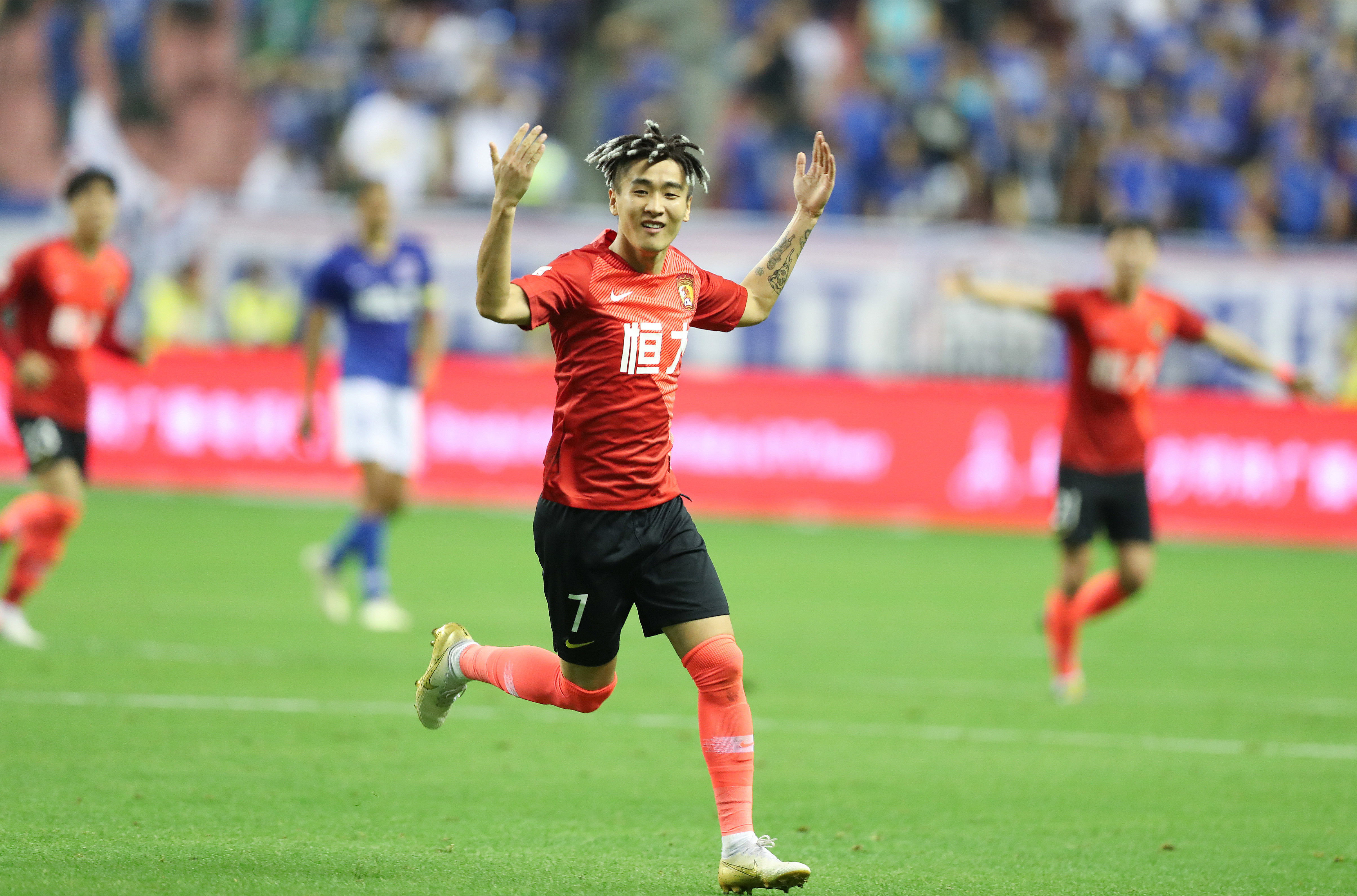 孔帕尼：我们不能变得傲慢，必须学会珍惜这些艰难的胜利（孔帕尼：别自满，珍惜每一场来之不易的胜利）