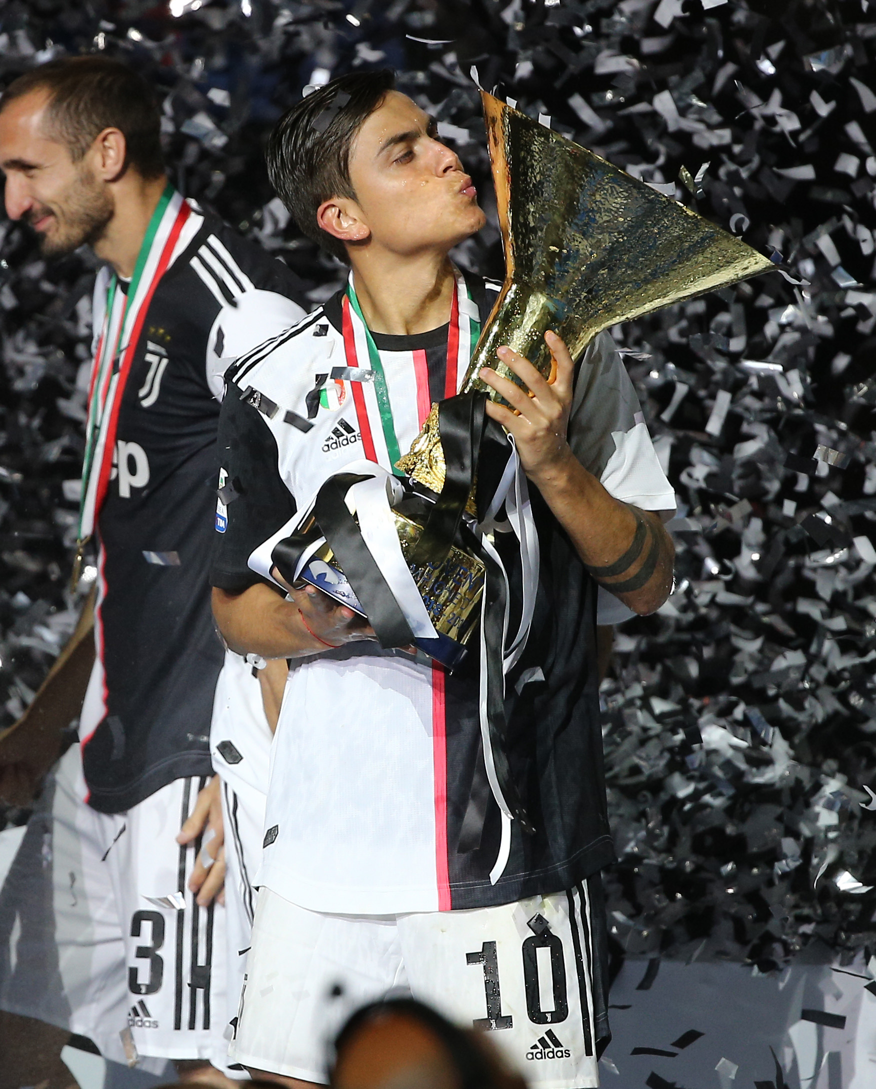 翻新太贵，维罗纳市长托马西提出把维罗纳现主场直接拆除再重建（维罗纳球场翻新成本过高，市长托马西提议拆除现有主场并重建）