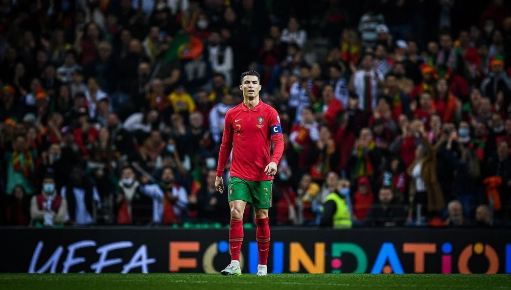 高尔夫女子中巡收官 石昱莉赢个人首冠 王梓萱成就赛季奖金王（高尔夫女子中巡赛季收官：石昱莉夺生涯首冠，王梓萱加冕年度奖金王）